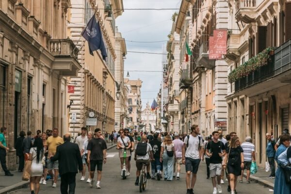 How Do I Avoid Tourist Traps in Popular Cities