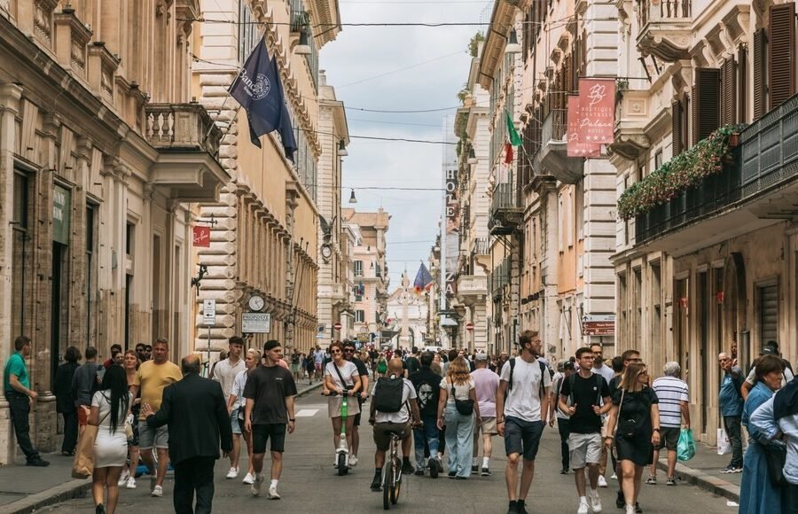 How Do I Avoid Tourist Traps in Popular Cities
